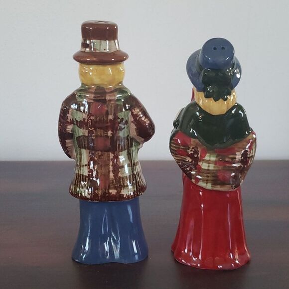 Caroling Couple Porcelain Salt and Pepper Shakers - Picture 3 of 12
